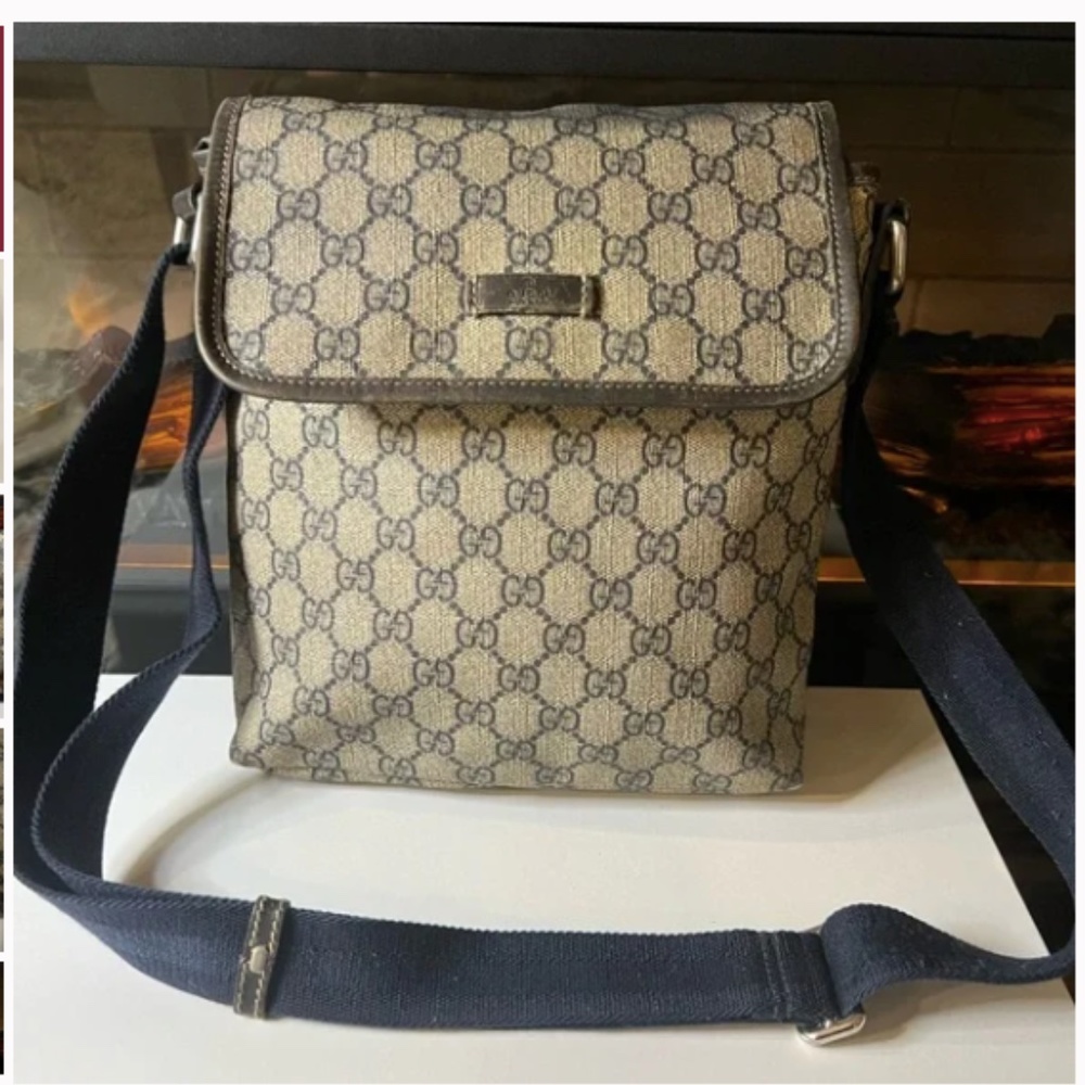 Authentic Gucci GG Crossbody Bag - Picture 2 of 12